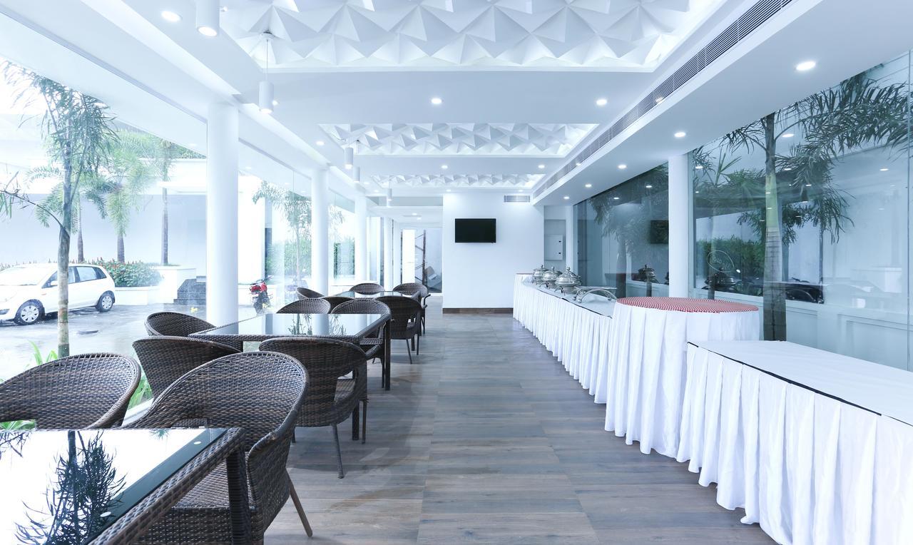 Treebo Trend Al Saj Convention Centre Kazhakuttam Exterior photo